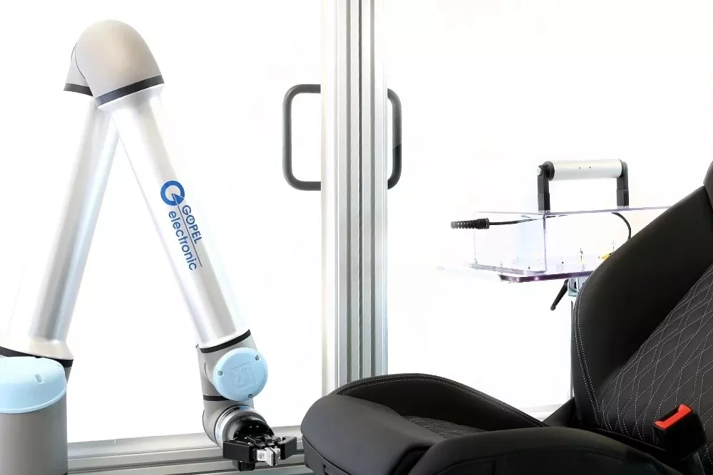 央視采訪 顯揚(yáng)科技亮相央視直播間