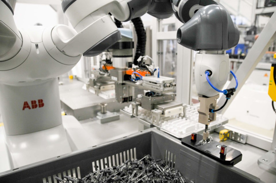 制藥行業機器人工作站